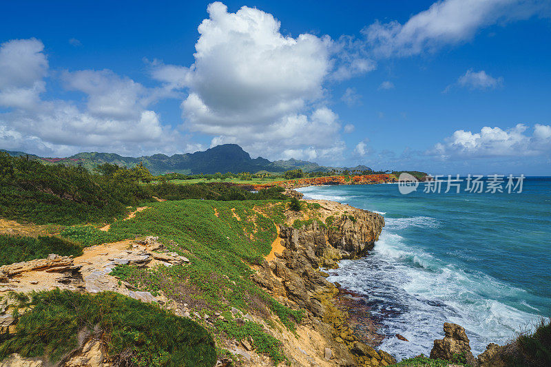 Mahaulepu trail Koloa Poipu Waiopili Heiau位于美国夏威夷考艾岛的粗糙海岸线